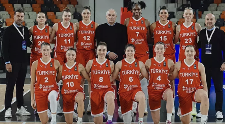 Potanın Perileri Tarih Yazmaya Devam Ediyor: 446. Resmi Maç!