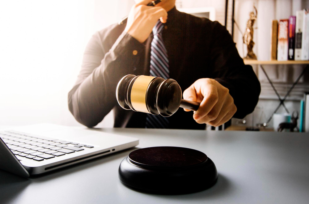 İş Yerinde Haklı Fesih Sebepleri ve İşçinin Anında Tazminat Hakkı