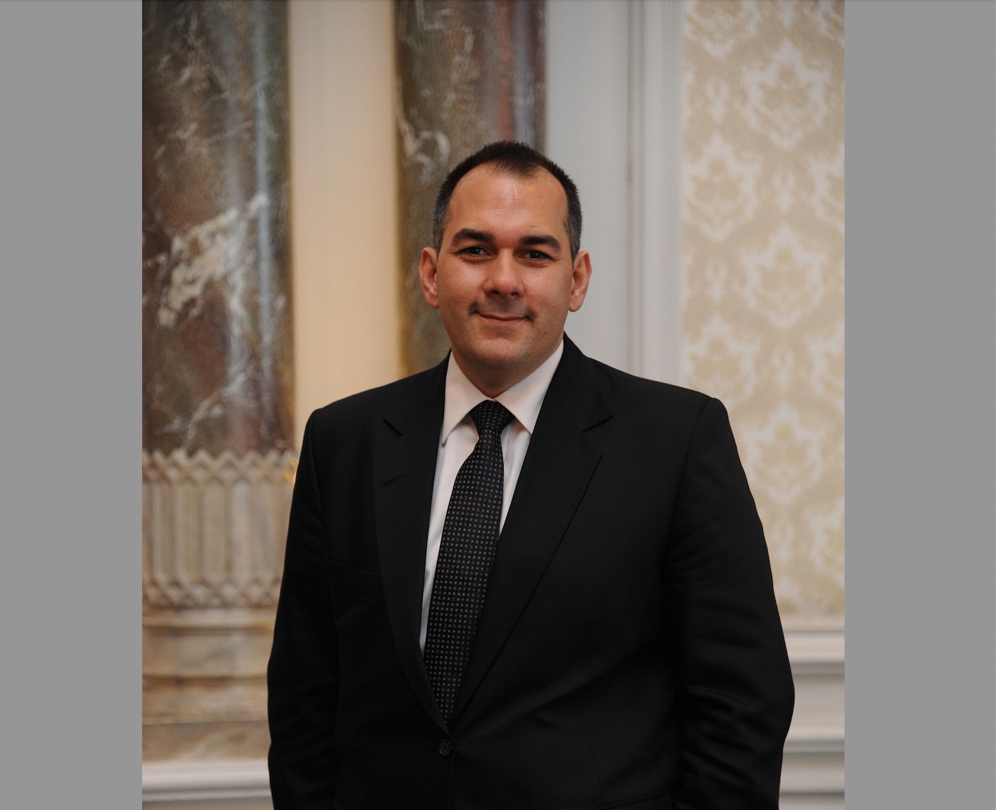  TLS Çağdaş Sanat Koleksiyonu “Pozisyonlar & Dalgalar” kitabıyla görünür oluyor.